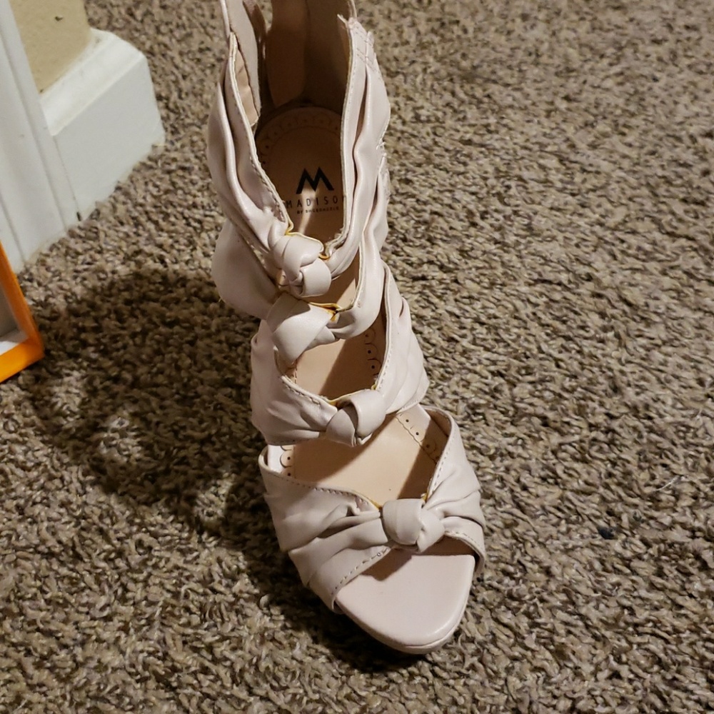 Heels - Picture 2 of 4